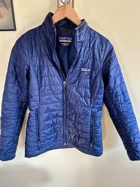 Patagonia Navy Ladies NanoPuff Jacket, Sz XXS, (Youth X-LARGE equivalent).